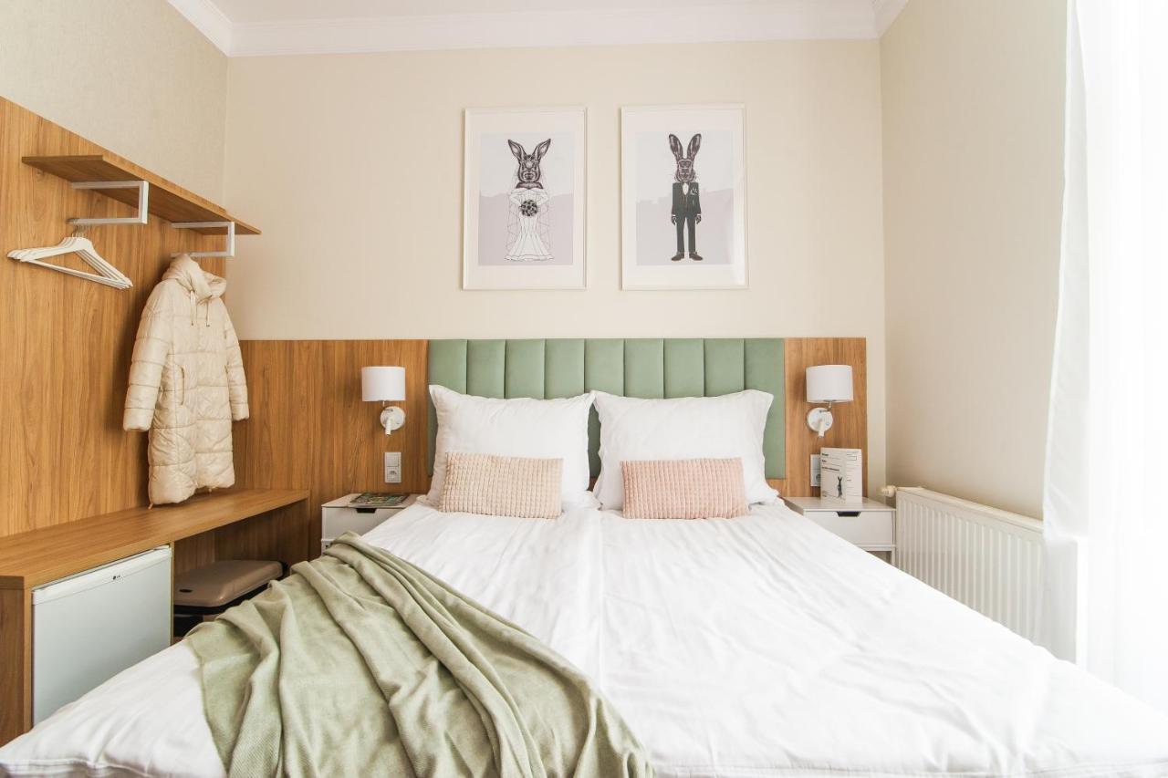 Hotel Awo Гнезно Экстерьер фото