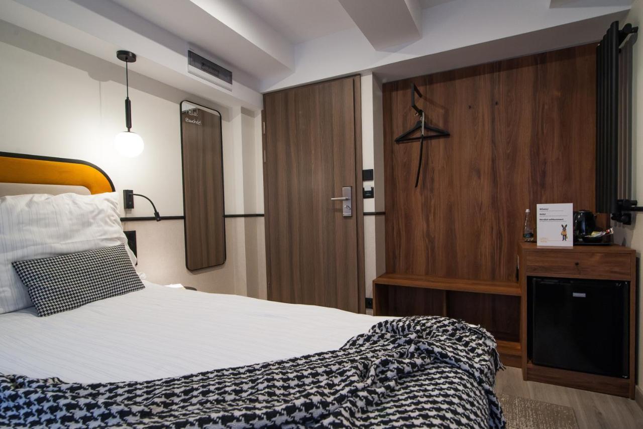 Hotel Awo Гнезно Экстерьер фото