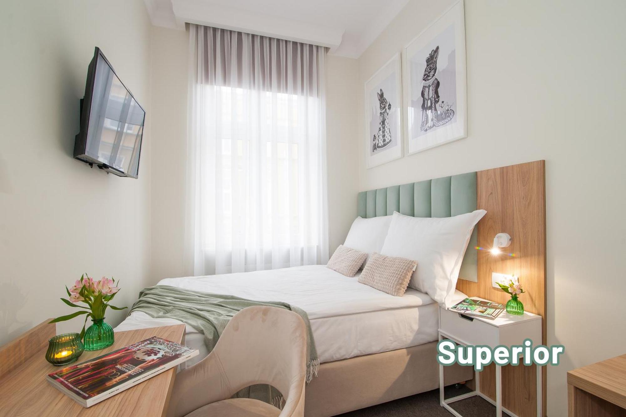 Hotel Awo Гнезно Экстерьер фото