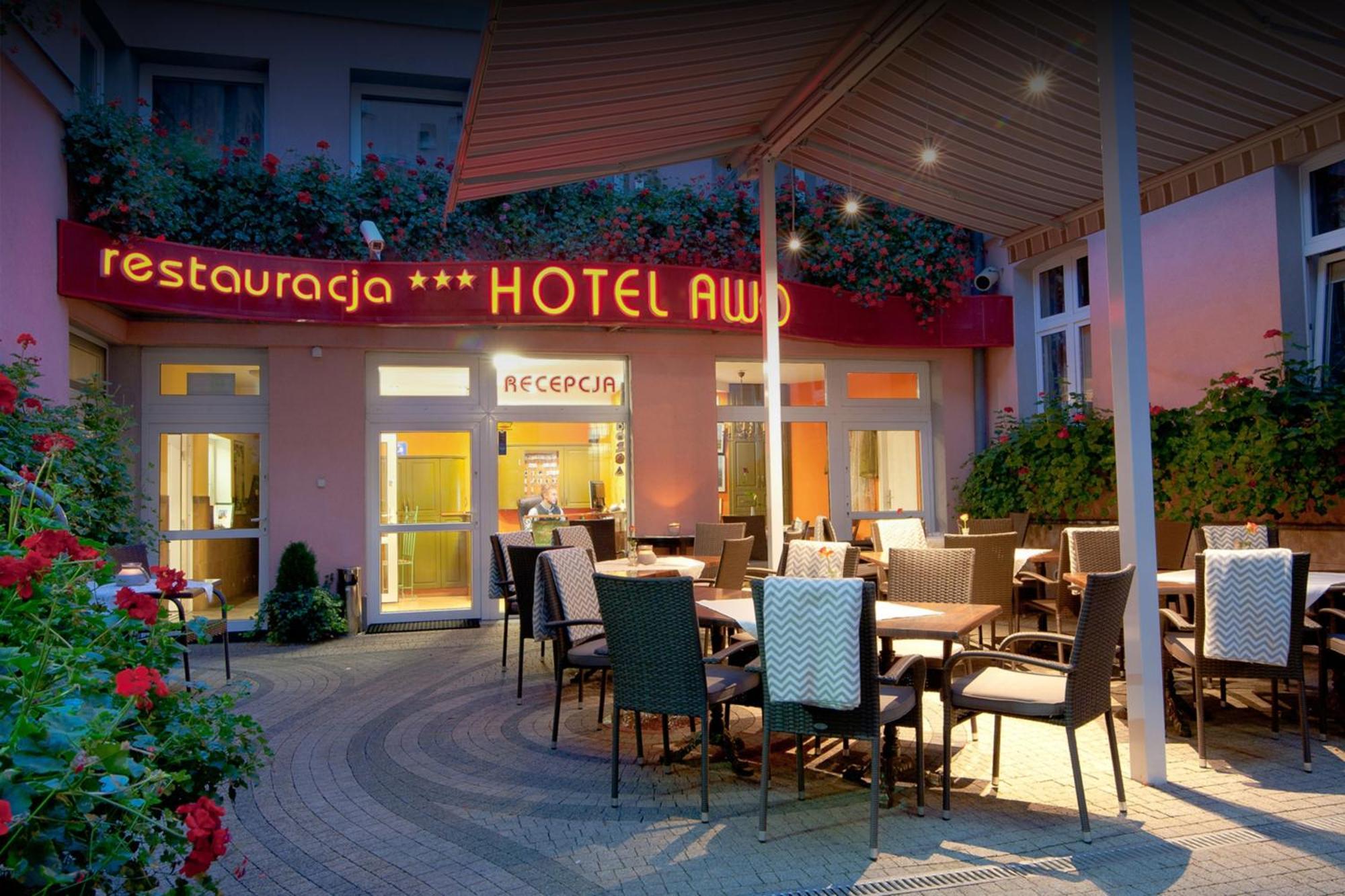 Hotel Awo Гнезно Экстерьер фото