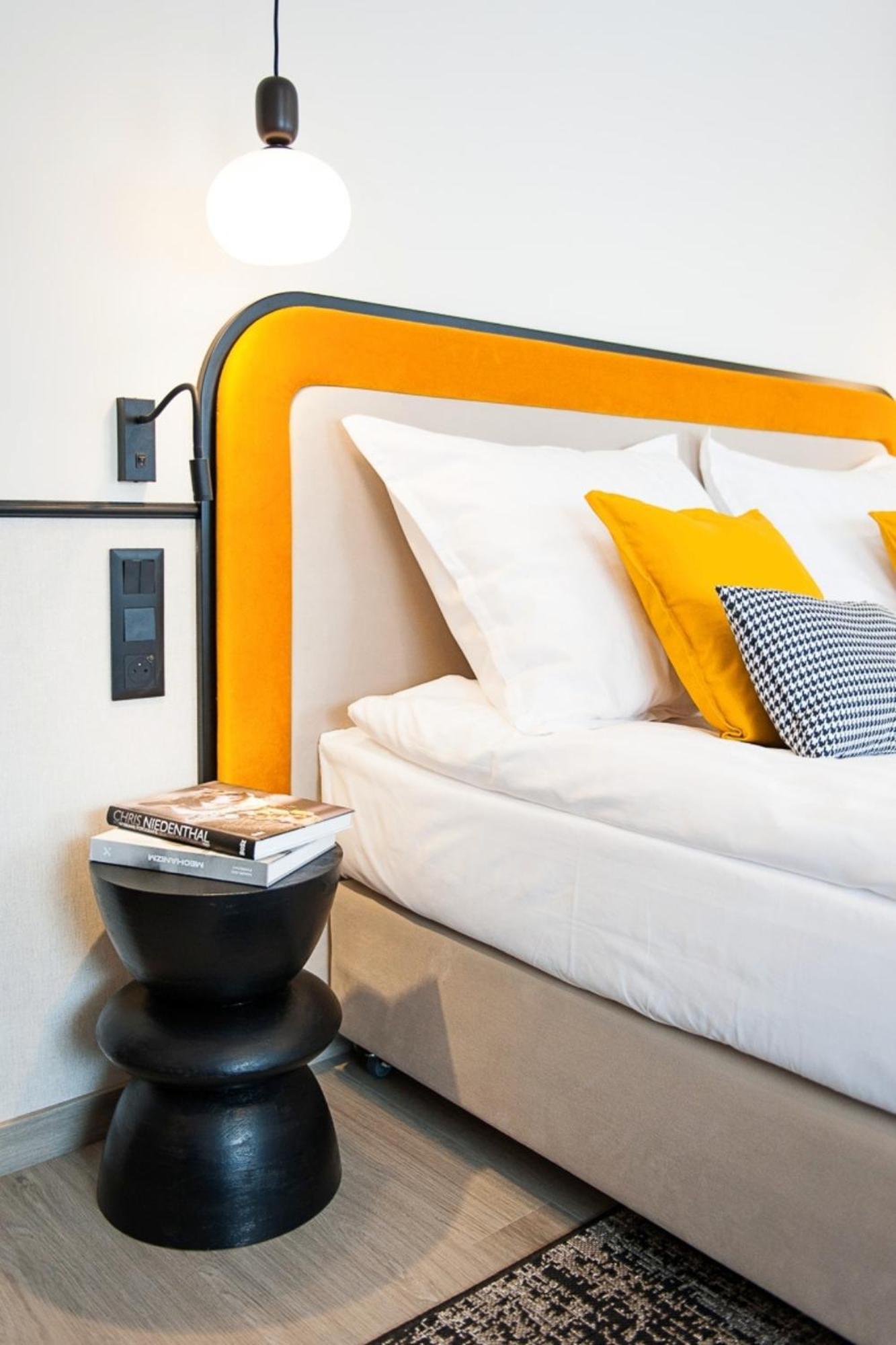 Hotel Awo Гнезно Экстерьер фото