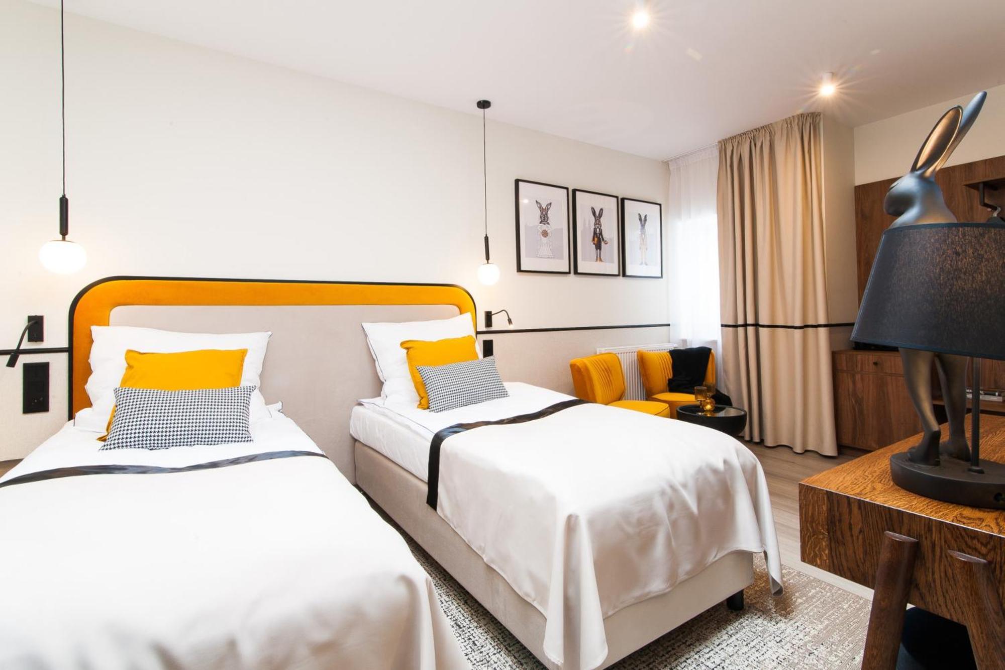 Hotel Awo Гнезно Экстерьер фото