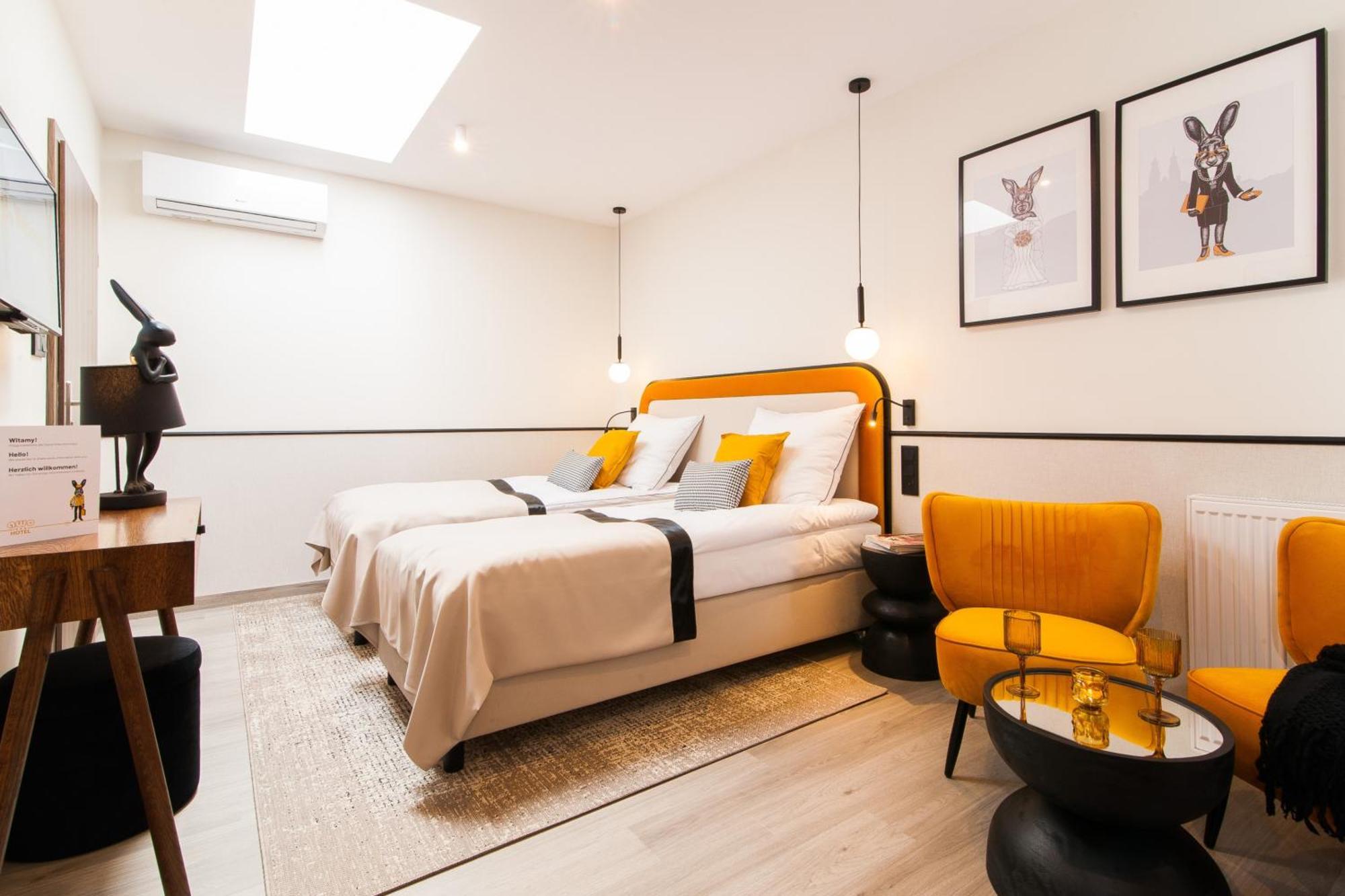 Hotel Awo Гнезно Экстерьер фото