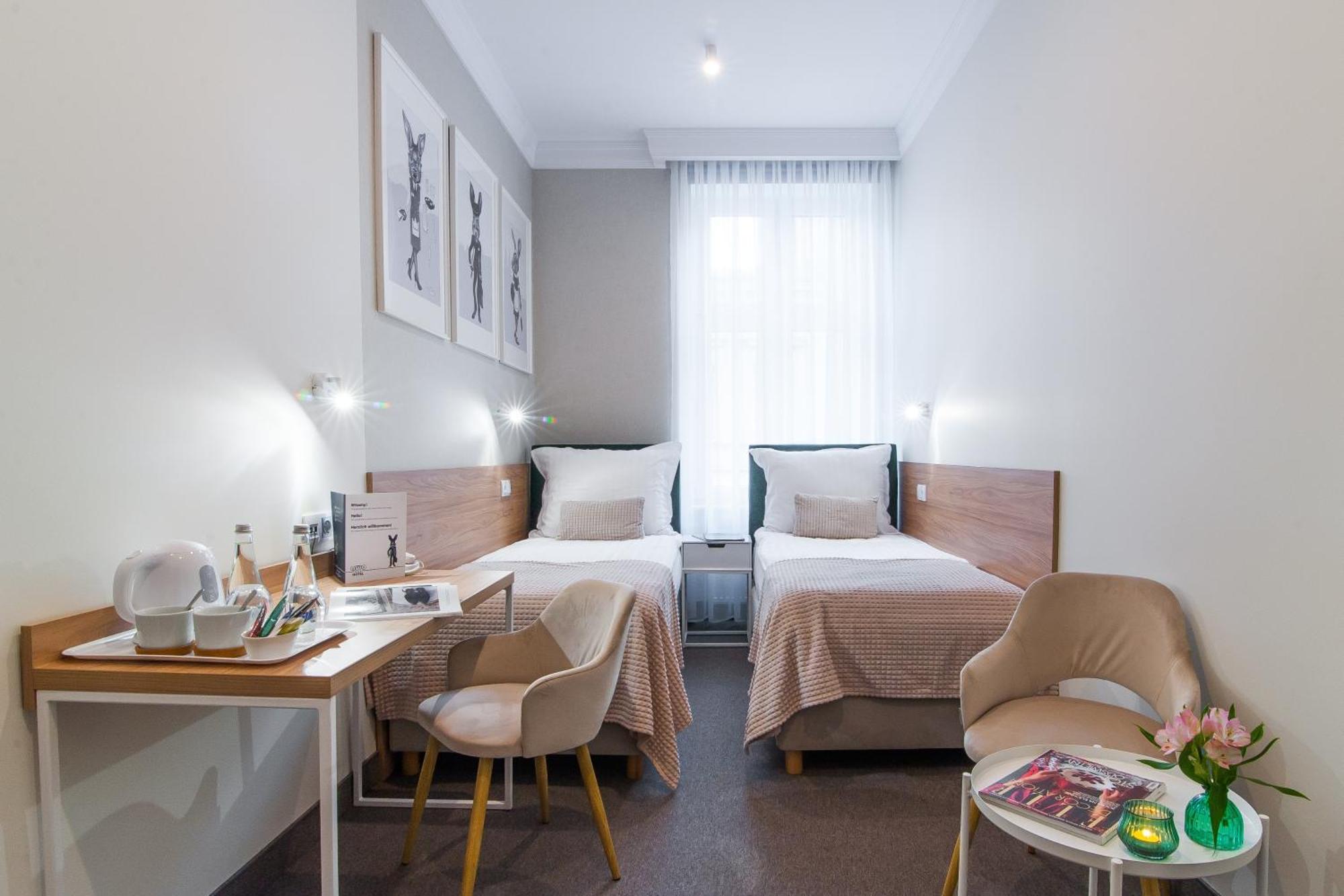 Hotel Awo Гнезно Экстерьер фото