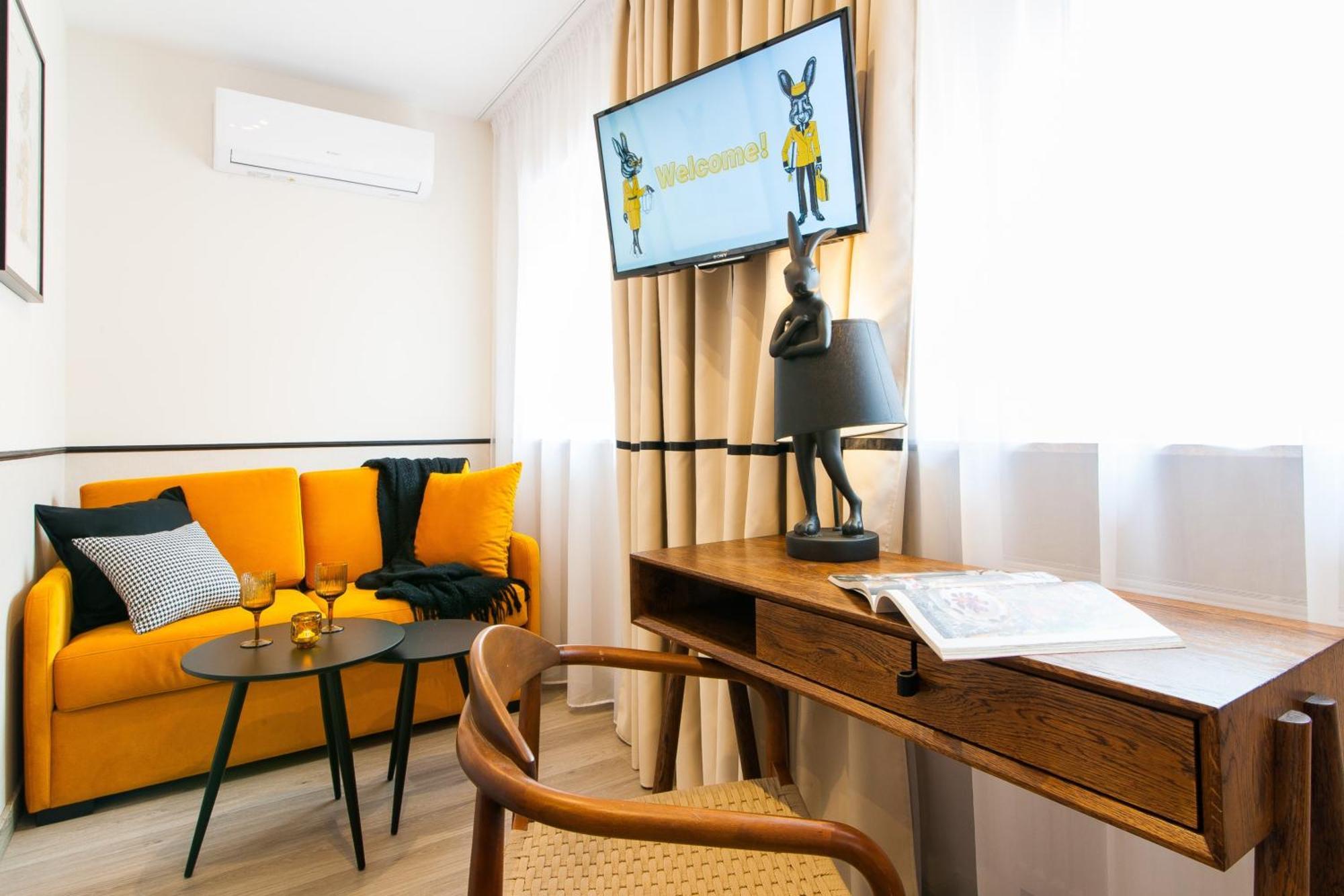 Hotel Awo Гнезно Экстерьер фото
